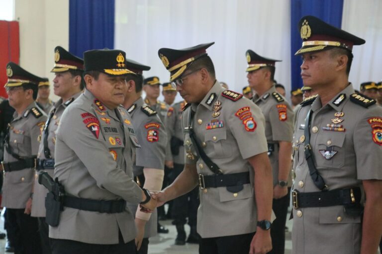 KAPOLDA PIMPIN SERTIJAB PEJABAT UTAMA DAN KAPOLRES JAJARAN POLDA SULSEL